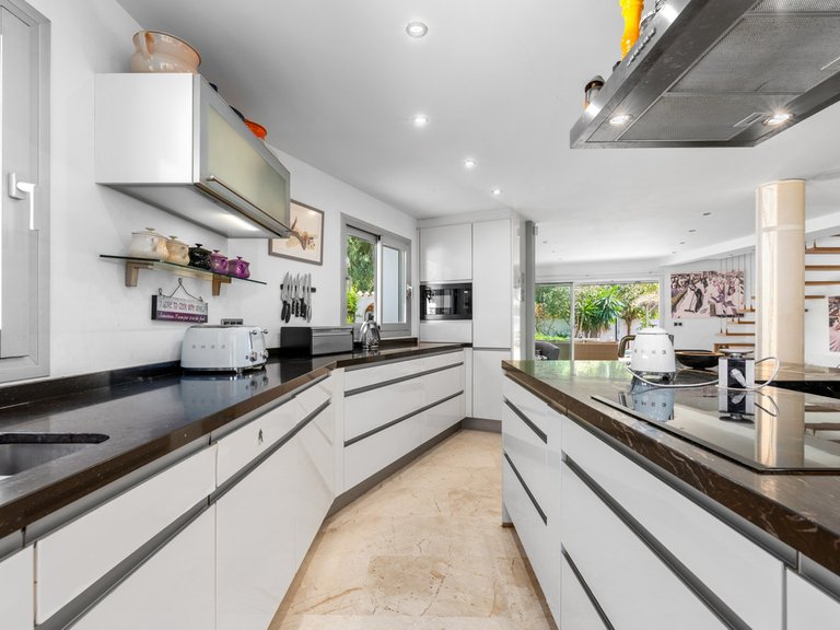 Villa for Sale in San Pedro De Alcántara, Malaga 4