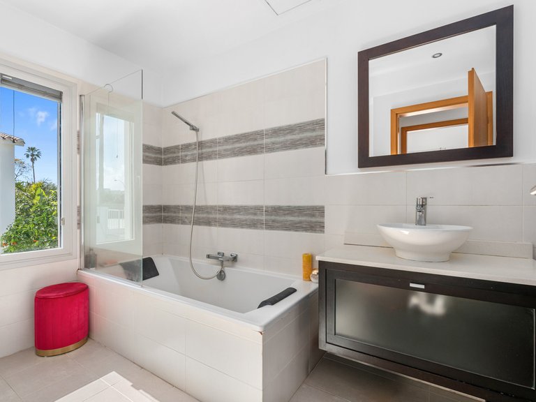Villa for Sale in San Pedro De Alcántara, Malaga 41