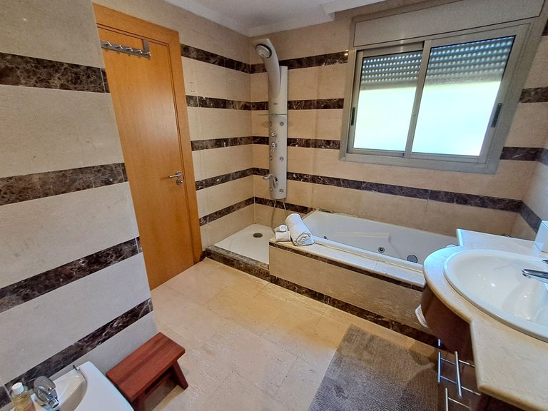 Villa for Sale in Nagüeles, Malaga 27