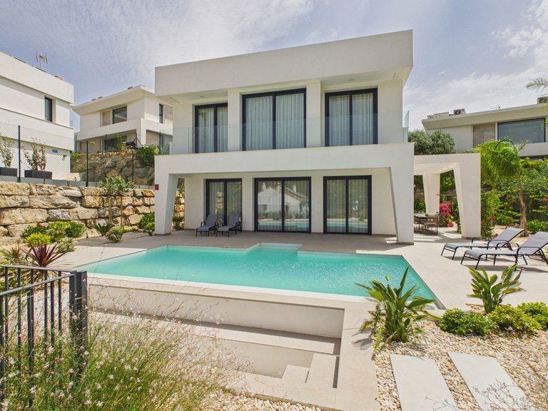 Villa for Sale in La Duquesa, Malaga 1
