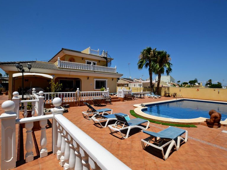 Villa for Sale in Los Balcones, Alicante 11