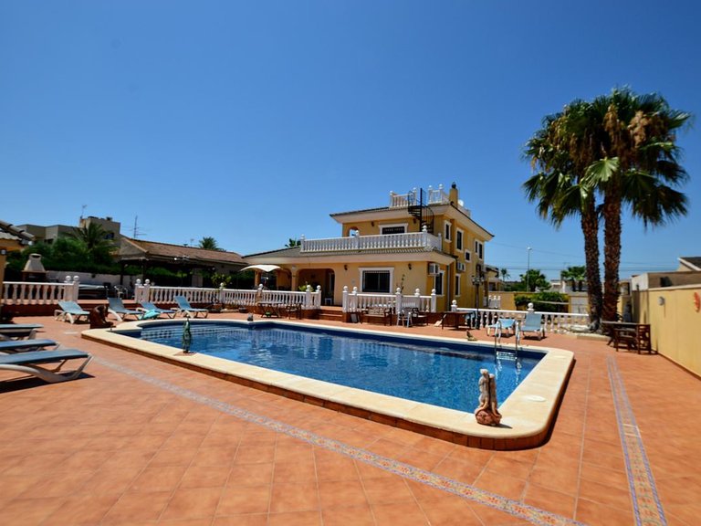 Villa for Sale in Los Balcones, Alicante 13