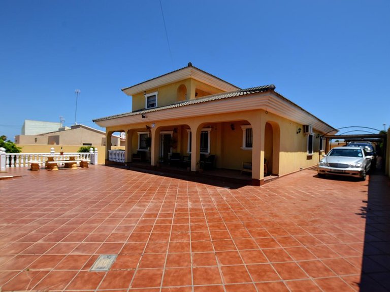 Villa for Sale in Los Balcones, Alicante 2