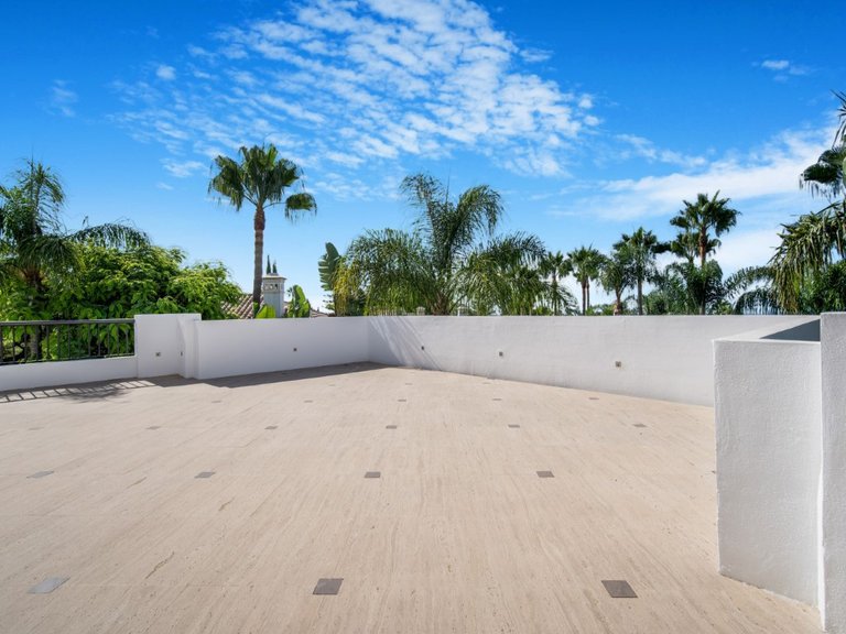 Villa for Sale in Costa del Sol The Golden Mile, Malaga 13