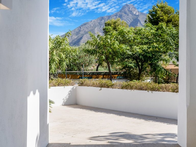 Villa for Sale in Costa del Sol The Golden Mile, Malaga 15