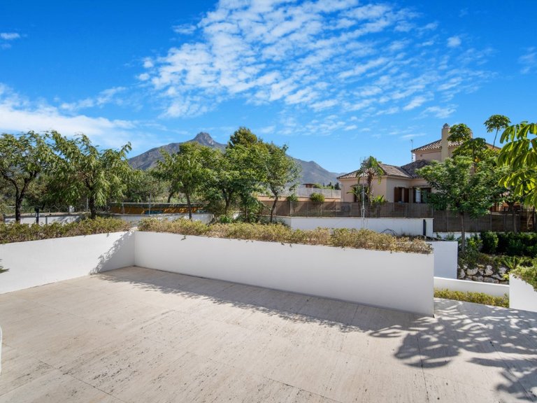 Villa for Sale in Costa del Sol The Golden Mile, Malaga 17