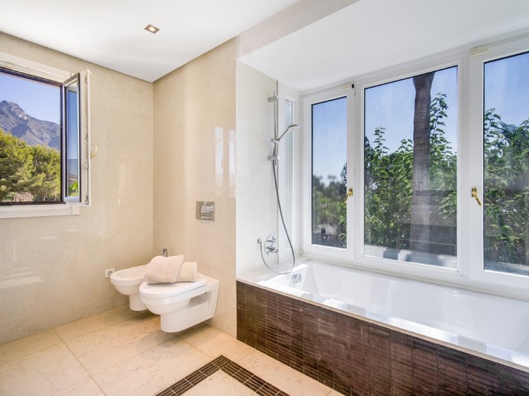 Villa for Sale in Costa del Sol The Golden Mile, Malaga 18