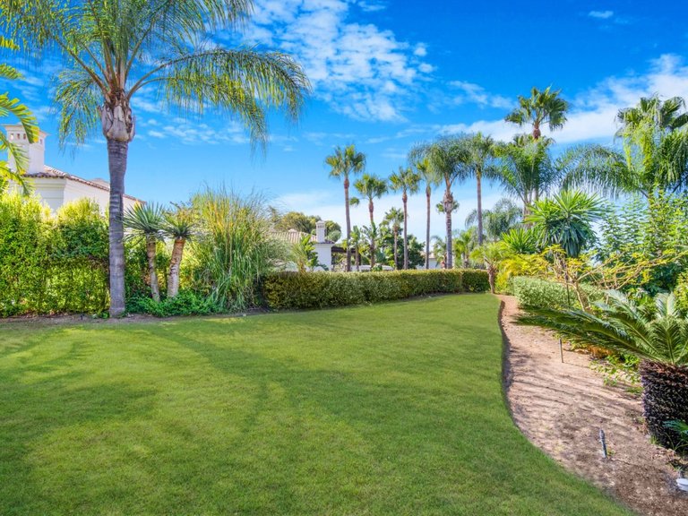 Villa for Sale in Costa del Sol The Golden Mile, Malaga 21