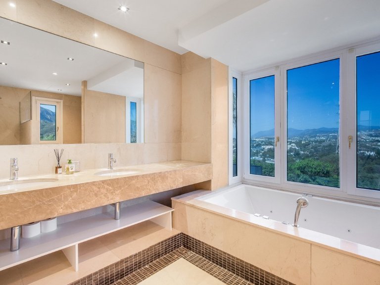 Villa for Sale in Costa del Sol The Golden Mile, Malaga 23