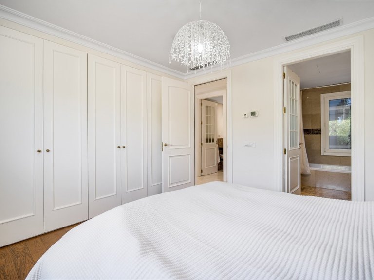 Villa for Sale in Costa del Sol The Golden Mile, Malaga 27