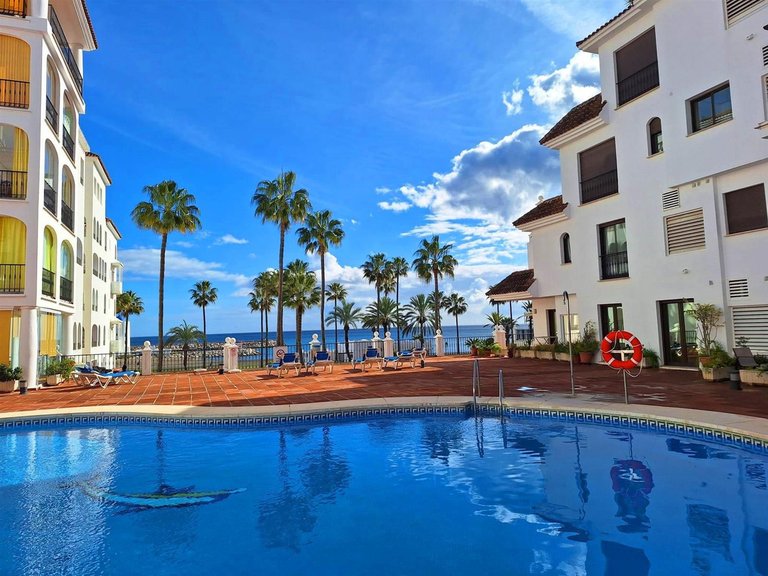 Apartment for Sale in La Duquesa, Malaga 1