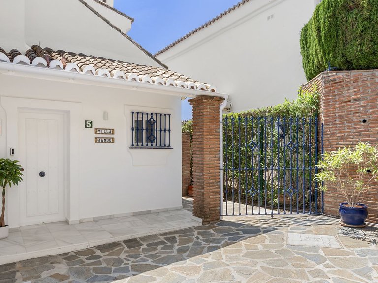 Villa for Sale in El Chaparral, Malaga 3