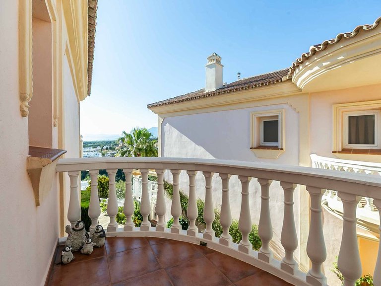 Villa for Sale in Artola, Malaga 29