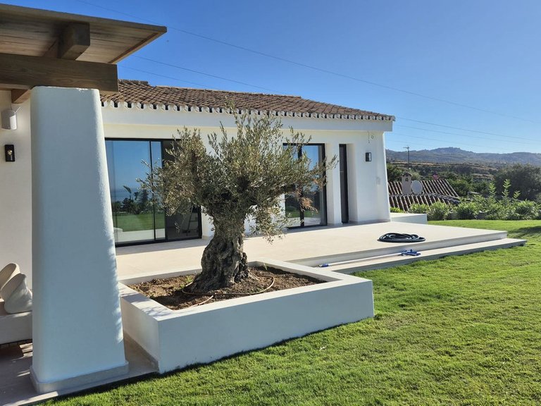 Villa for Sale in El Rosario, Malaga 10