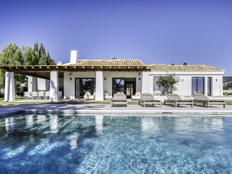 Villa for Sale in El Rosario, Malaga 2