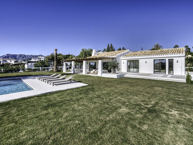 Villa for Sale in El Rosario, Malaga 20