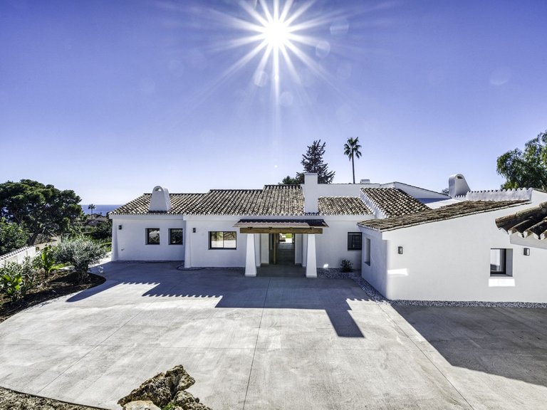 Villa for Sale in El Rosario, Malaga 54