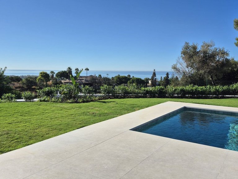 Villa for Sale in El Rosario, Malaga 7