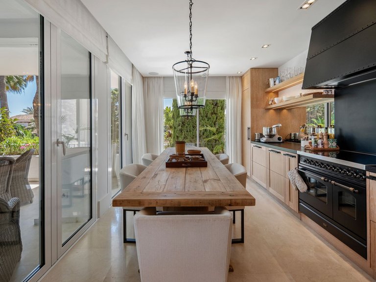 Apartment for Sale in The Golden Mile, Malaga 13