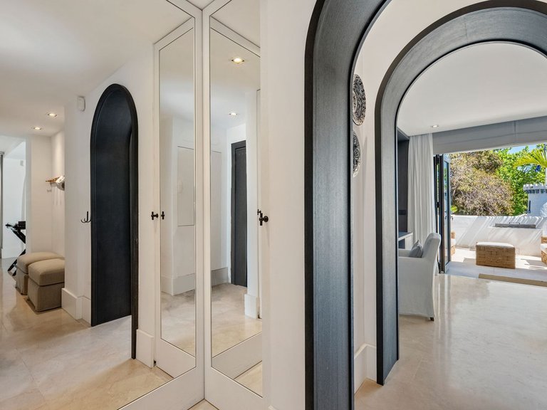 Apartment for Sale in The Golden Mile, Malaga 4