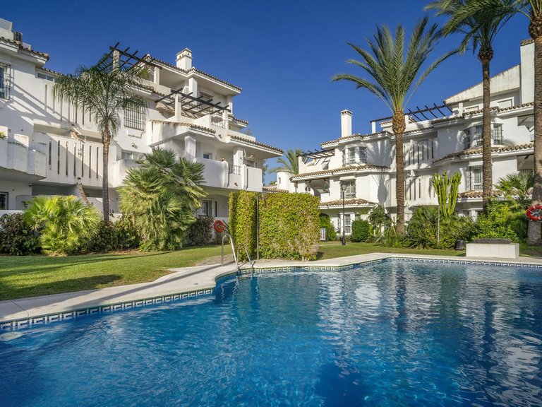 Apartment for Sale in Nueva Andalucía, Malaga 1