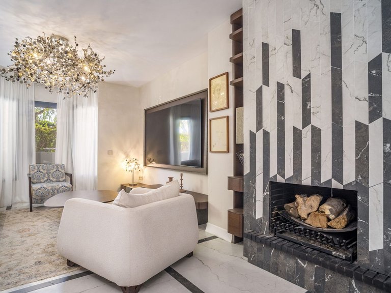 Apartment for Sale in Nueva Andalucía, Malaga 11