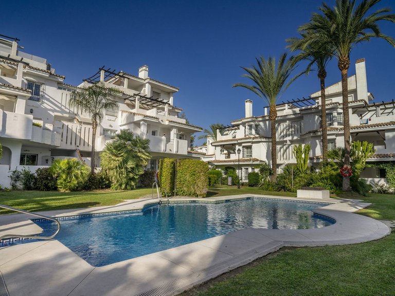 Apartment for Sale in Nueva Andalucía, Malaga 30