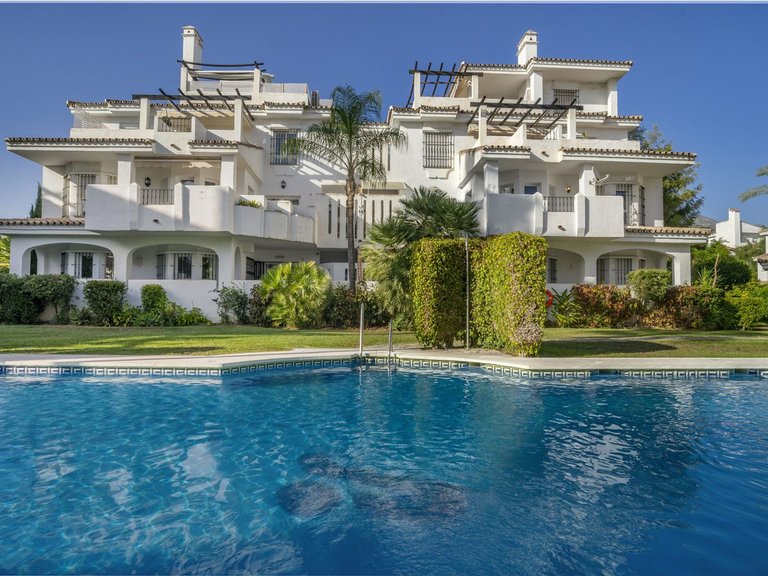 Apartment for Sale in Nueva Andalucía, Malaga 31