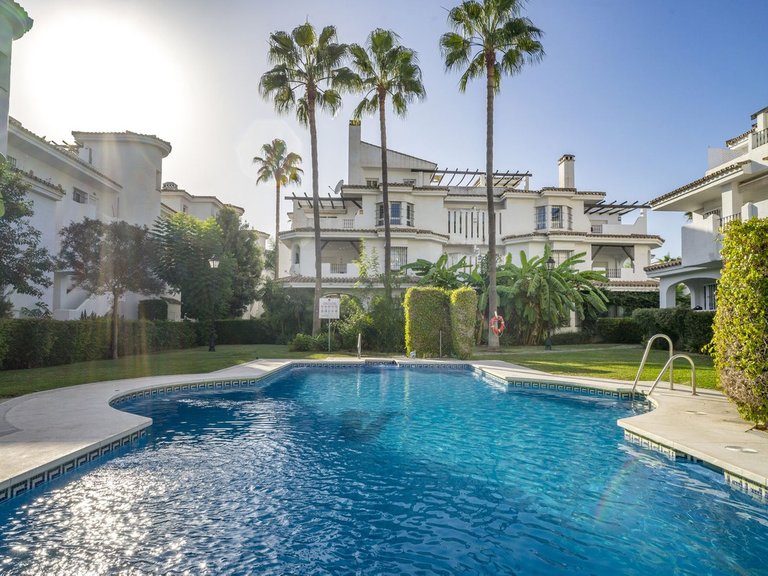 Apartment for Sale in Nueva Andalucía, Malaga 32