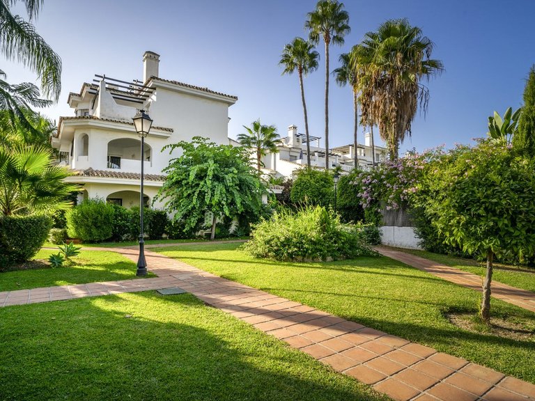 Apartment for Sale in Nueva Andalucía, Malaga 33