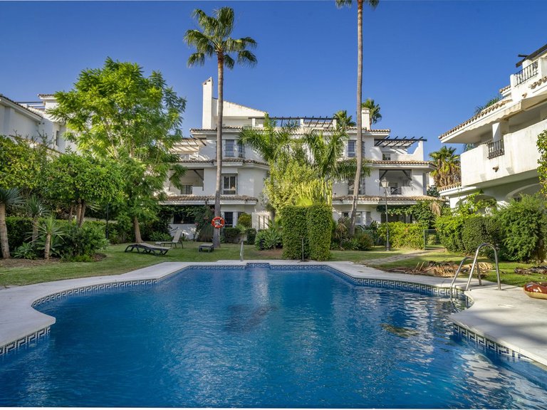 Apartment for Sale in Nueva Andalucía, Malaga 34