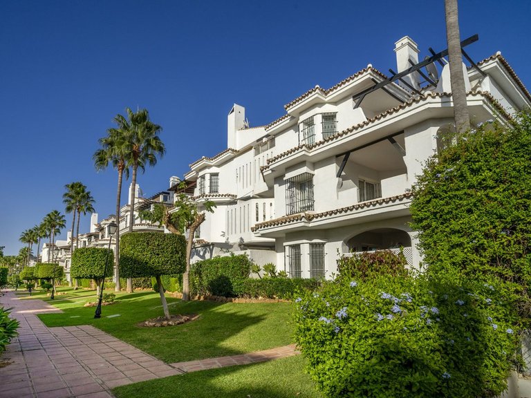 Apartment for Sale in Nueva Andalucía, Malaga 35