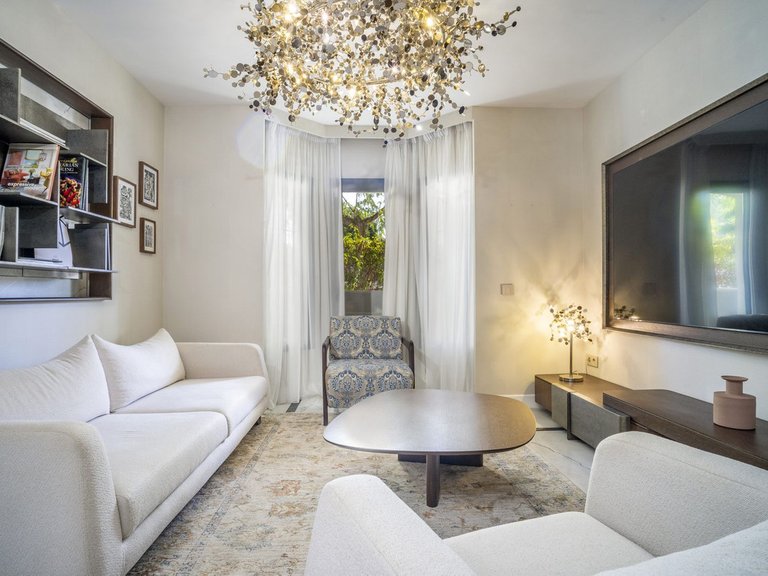 Apartment for Sale in Nueva Andalucía, Malaga 9