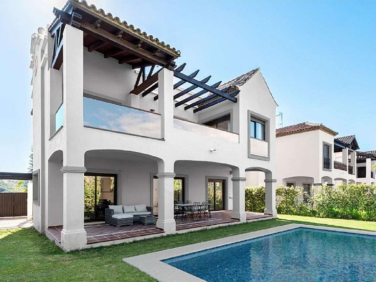 Villa for Sale in Estepona, Malaga 1