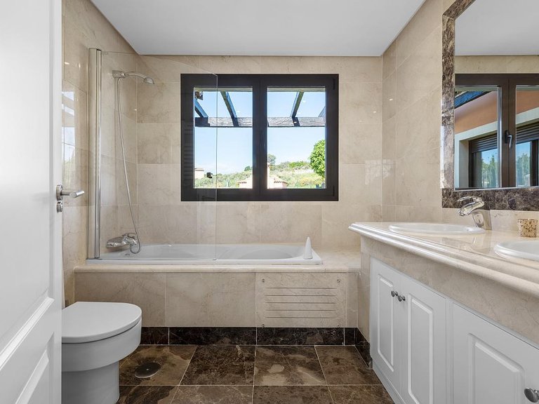 Villa for Sale in Estepona, Malaga 16