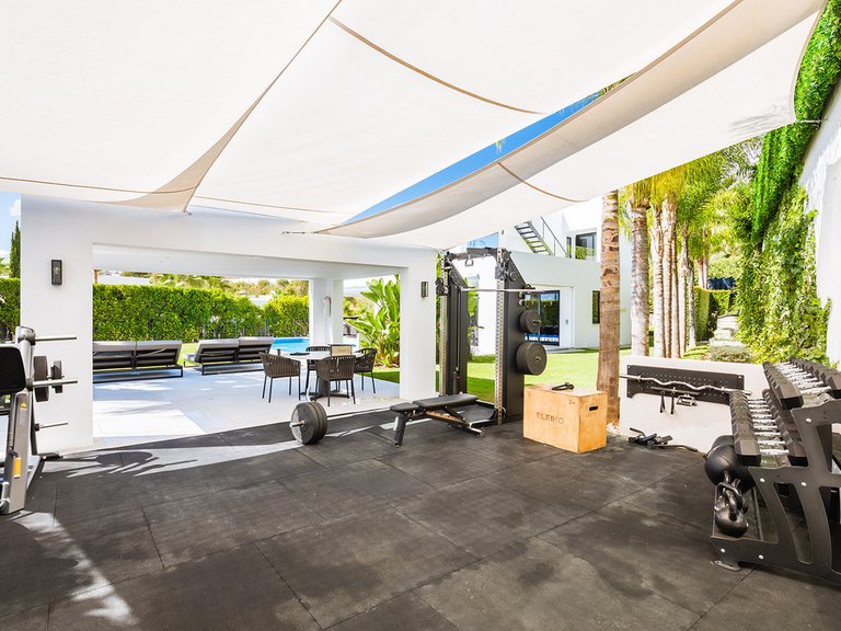 Villa for Sale in Nueva Andalucía, Malaga 28