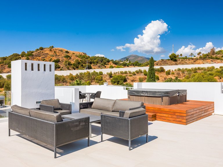 Villa for Sale in Nueva Andalucía, Malaga 32