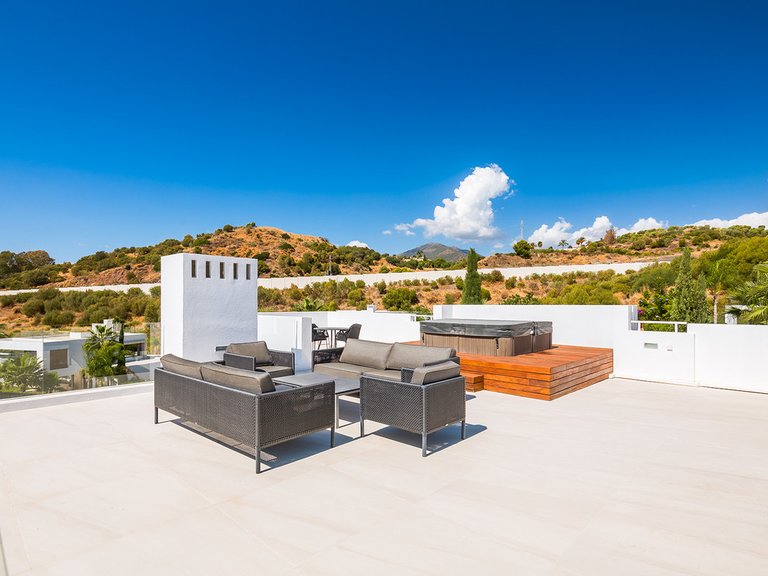Villa for Sale in Nueva Andalucía, Malaga 35