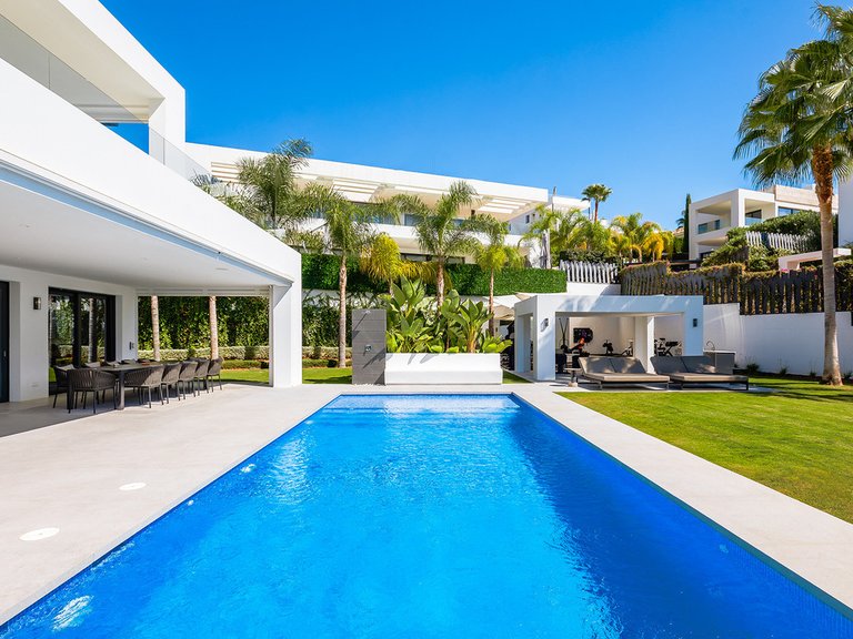 Villa for Sale in Nueva Andalucía, Malaga 39