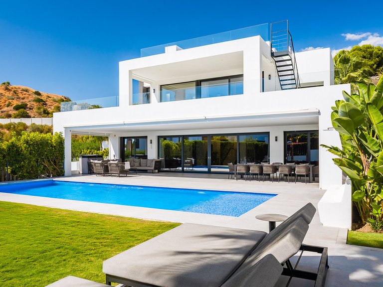 Villa for Sale in Nueva Andalucía, Malaga 42