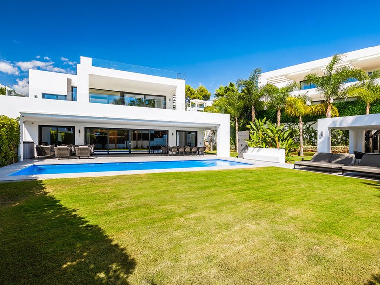Villa for Sale in Nueva Andalucía, Malaga 43