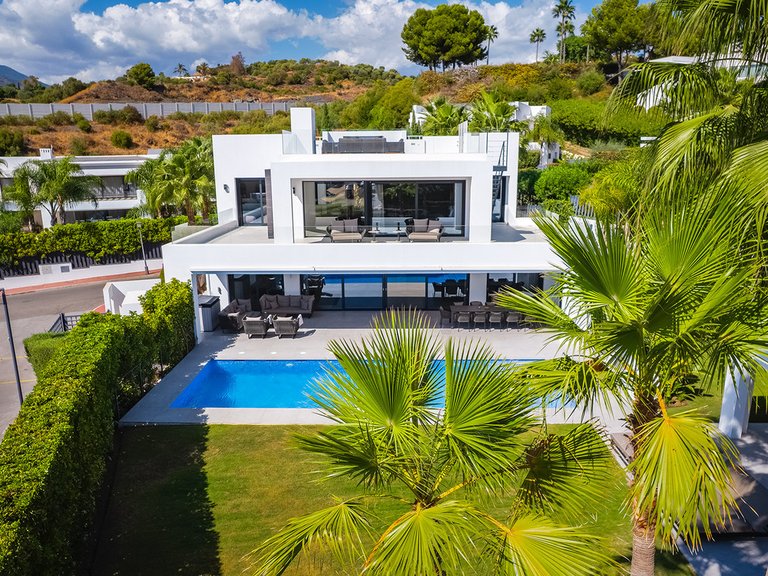 Villa for Sale in Nueva Andalucía, Malaga 44