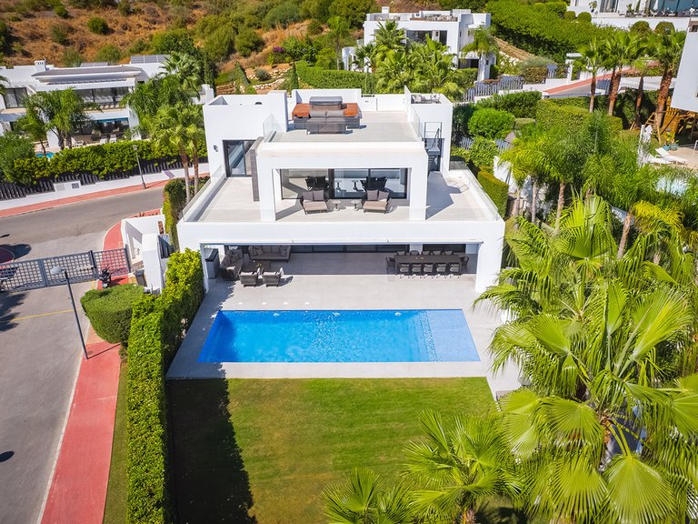 Villa for Sale in Nueva Andalucía, Malaga 45