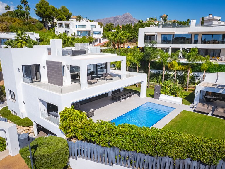 Villa for Sale in Nueva Andalucía, Malaga 46
