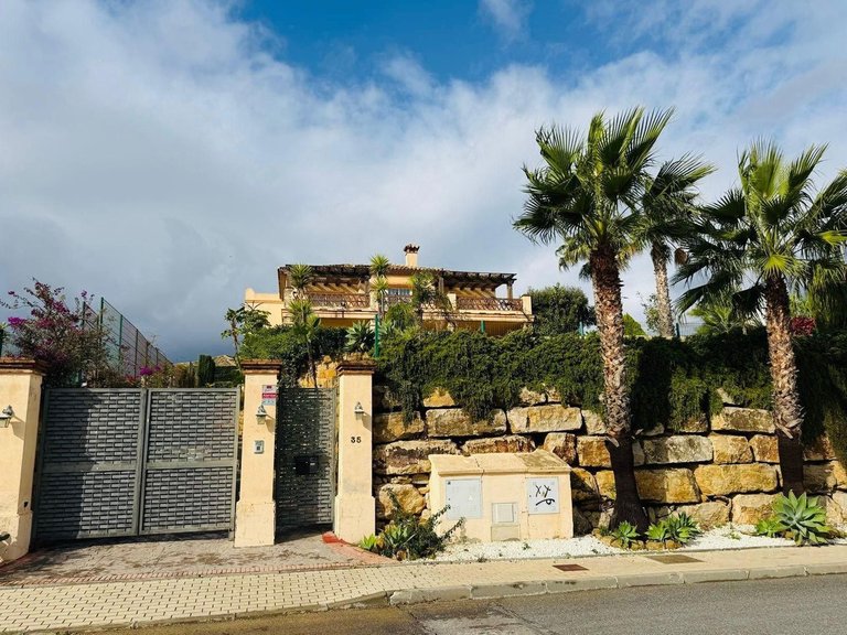 Villa for Sale in Casares, Malaga 1
