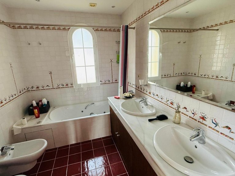 Villa for Sale in Casares, Malaga 28