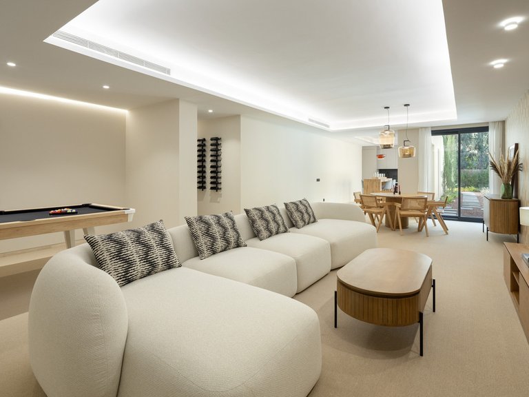 Villa for Sale in Nueva Andalucía, Malaga 24