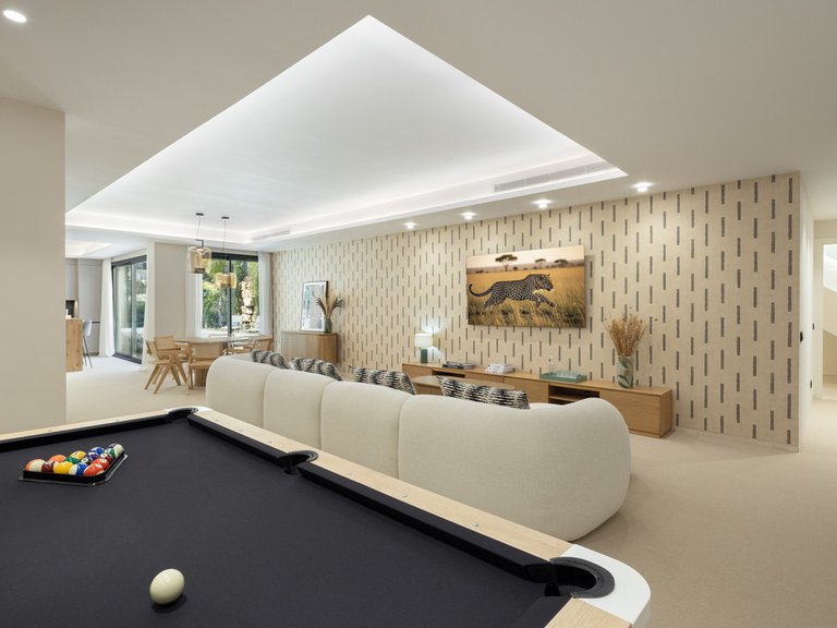 Villa for Sale in Nueva Andalucía, Malaga 25