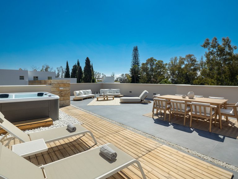 Villa for Sale in Nueva Andalucía, Malaga 28