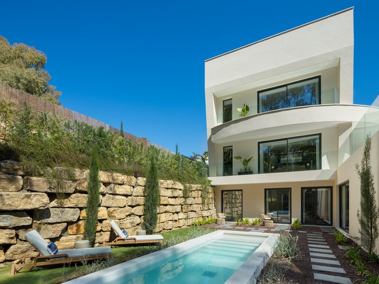 Villa for Sale in Nueva Andalucía, Malaga 35